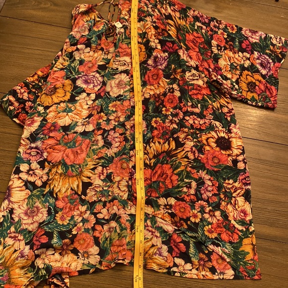 The Buckle bought Billabong floral kimono. - Picture 4 of 9
